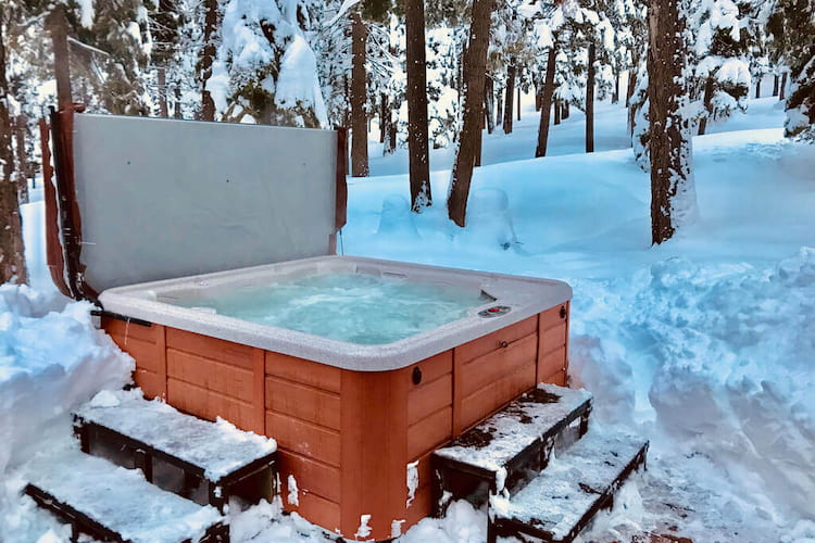 pros and cons of outdoor hot tub in winter