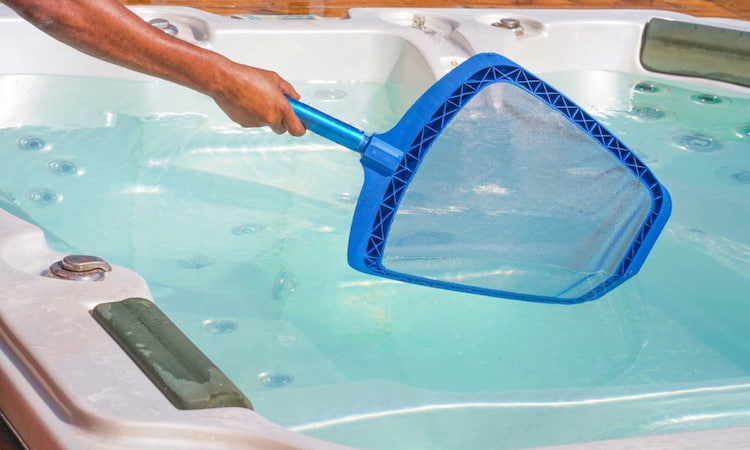 cleaning hot tub water without draining