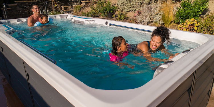 difference between hot tub and swim spa