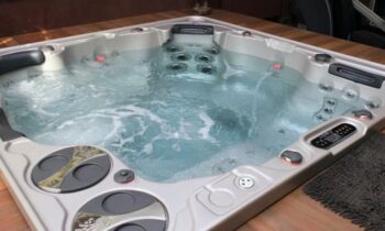 How Many Gallons of Water in a Hot Tub? [Different Sized Hot Tubs]