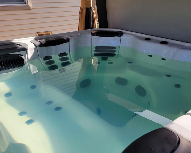 reasons why hot tub water goes green