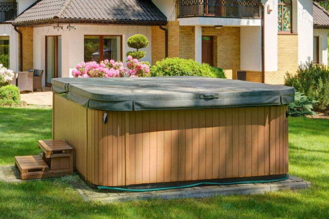 role of hot tub cover in heat retention