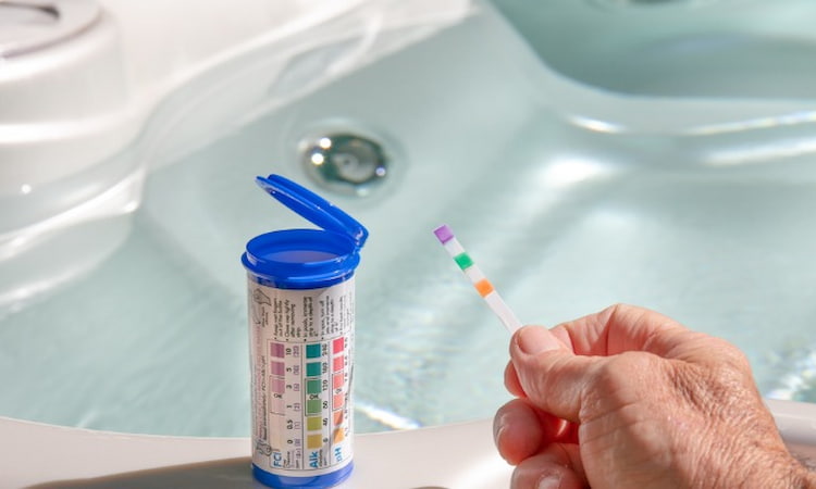 testing ph levels in hot tub