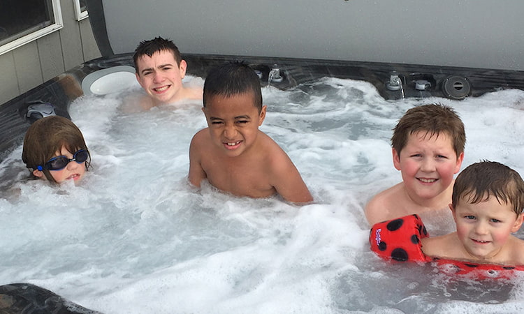 what age can you go in a hot tub