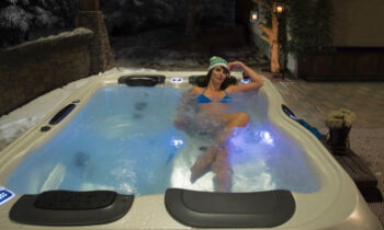 What to Wear in a Hot Tub in Winter?